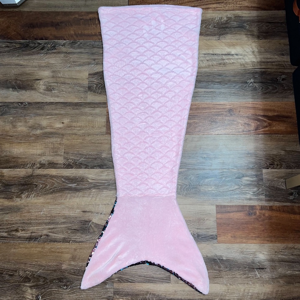 Modern Kids Pink Mermaid Tail Blanket with Sequin Fin - Picture 9 of 9